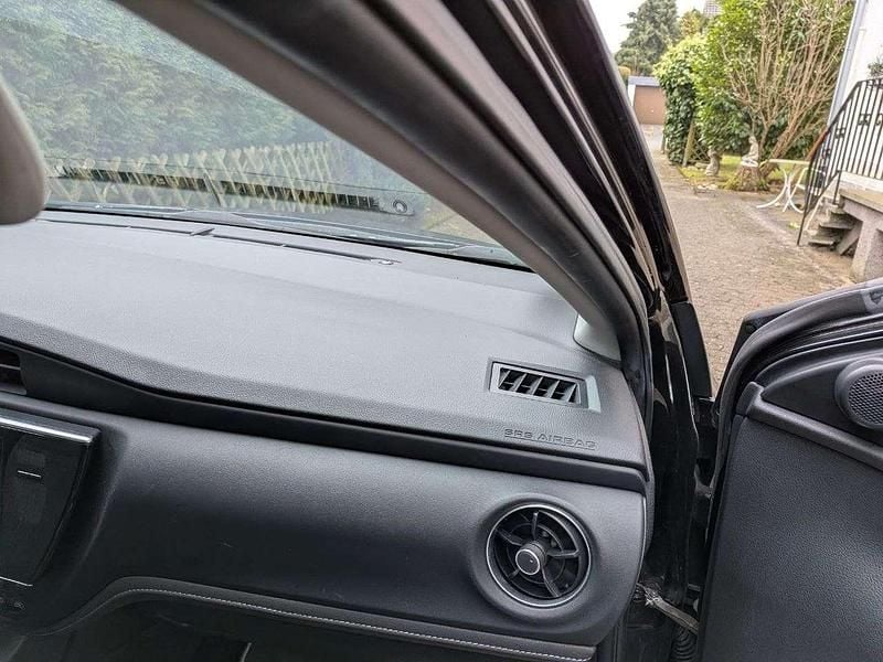 Gebraucht Toyota Auris Hybrid Comfort 99 PS (72 kW) 2018 Schwarz Limousine