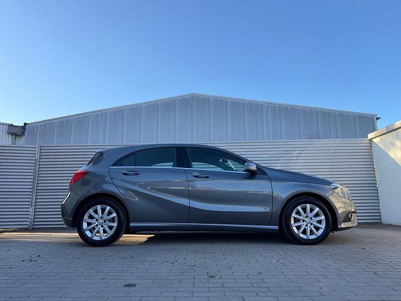 Gebraucht Mercedes A180 122 PS (89 kW) 2013 Grau Limousine