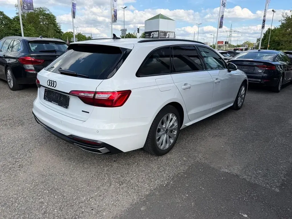 Gebraucht Audi A4 Sport 204 PS (150 kW) 2023 Weiß Kombi