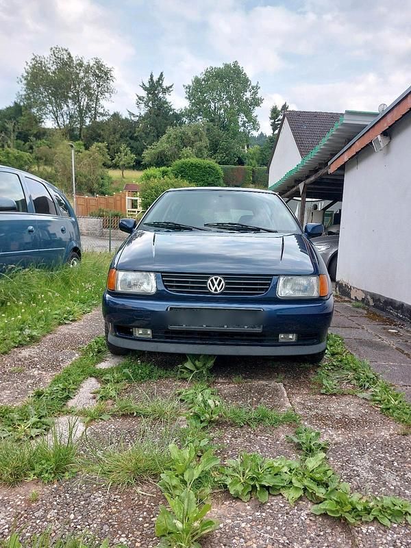 Blau Gebraucht 1998 VW Polo Kleinwagen | 900 € (Fairer Preis) - Bild 1/4