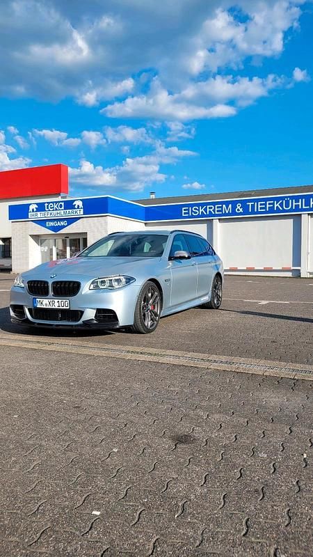 Grau Gebraucht 2014 BMW M550 M Performance Limousine | 19.999 € (Fairer Preis) - Bild 1/4