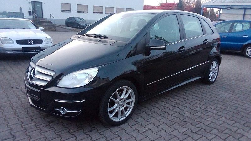 Schwarz Gebraucht 2011 Mercedes B200 Van / Kleinbus | 7.200 € (Fairer Preis) - Bild 1/4