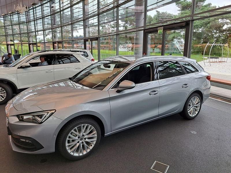 Silber Gebraucht 2023 Seat Leon ST XCELLENCE Kombi | 22.900 € (Fairer Preis) - Bild 1/4