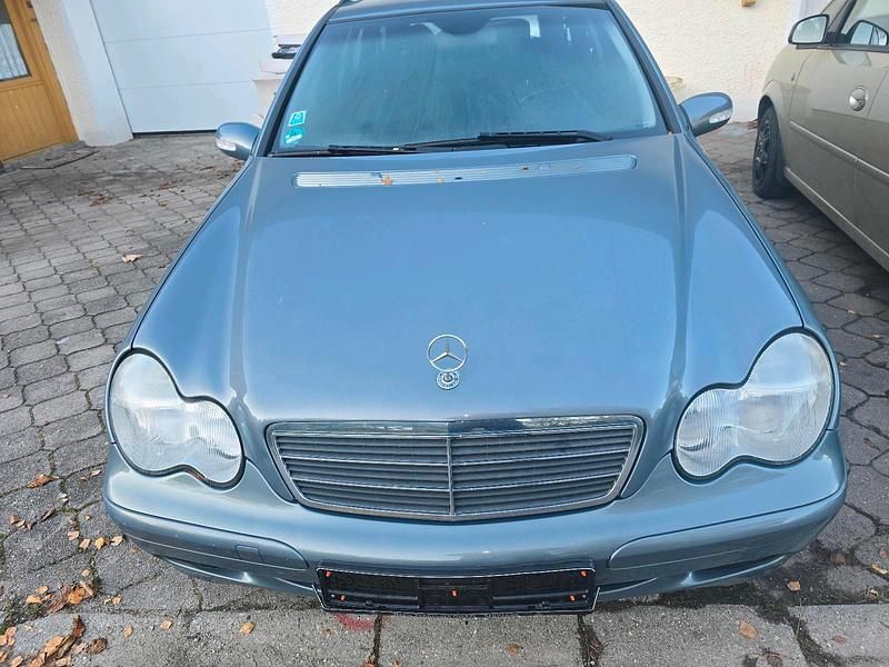 Grau Gebraucht 2004 Chrysler 200 Kombi | 2.190 € - Bild 1/4