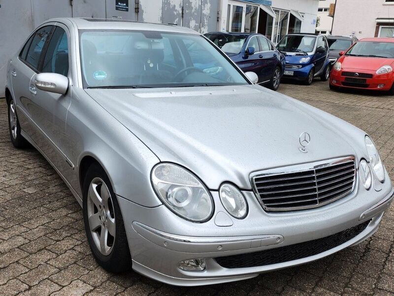 Gebraucht Mercedes E220 150 PS (110 kW) 2003 Silber Limousine