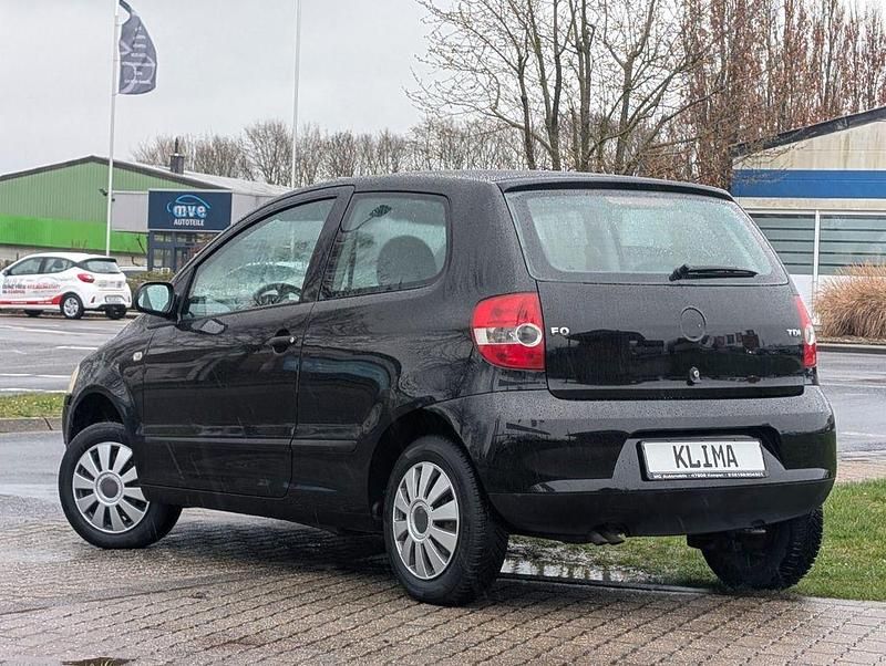 Gebraucht VW Fox Basis 69 PS (50 kW) 2006 Schwarz Kleinwagen