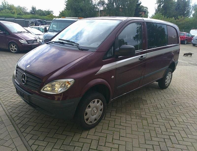 Rot Gebraucht 2010 Mercedes Vito Van / Kleinbus | 5.999 € (Superpreis) - Bild 1/4