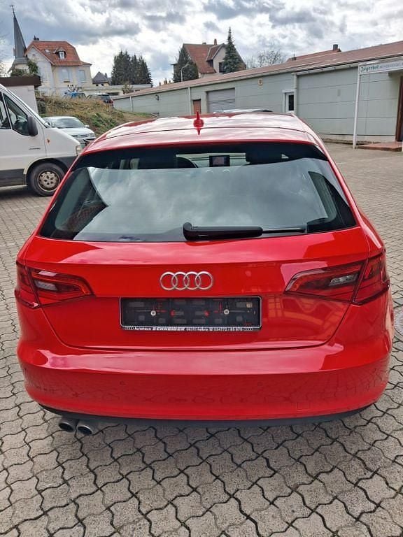 Używany Audi A3 Ambiente 122 KM (89 kW) 2013 Czerwony Sedan/Limuzyna