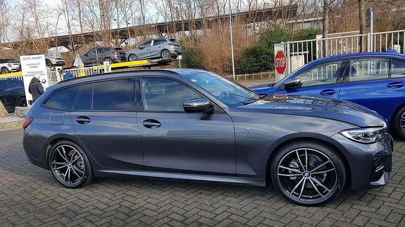 Grau Gebraucht 2021 BMW 320 Kombi | 30.000 € (Fairer Preis) - Bild 1/1