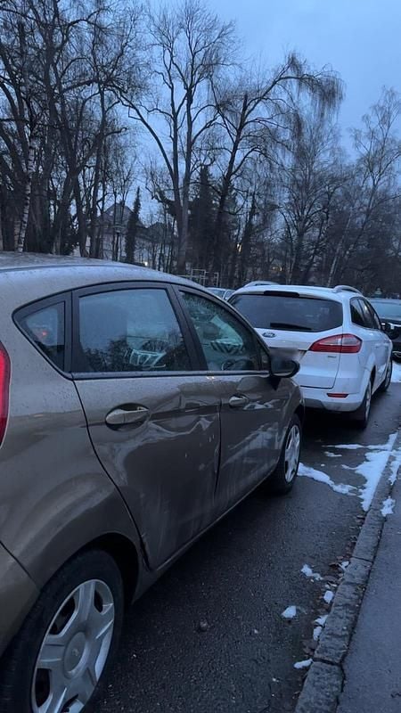 Second-hand Ford Fiesta 82 CP (60 kW) 2011 Auriu Hatchback