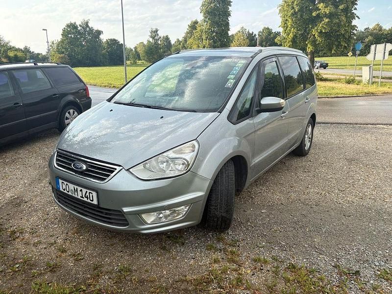 Silber Gebraucht 2013 Ford Galaxy Champions Edition Van / Kleinbus | 14.750 € (Teuer) - Bild 1/4