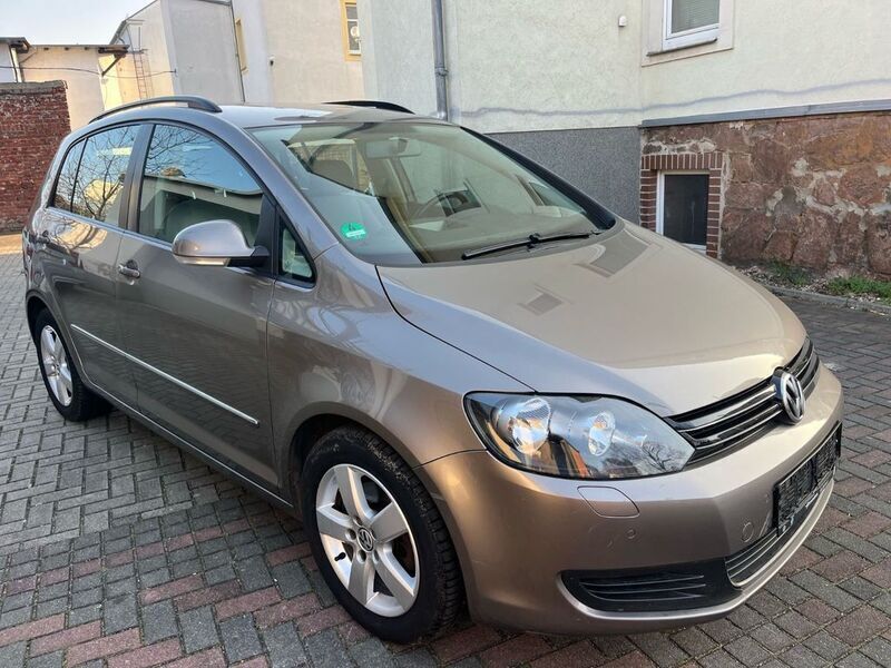 Braun Gebraucht 2011 VW Golf Plus Comfortline Van / Kleinbus | 7.490 € (Fairer Preis) - Bild 1/4