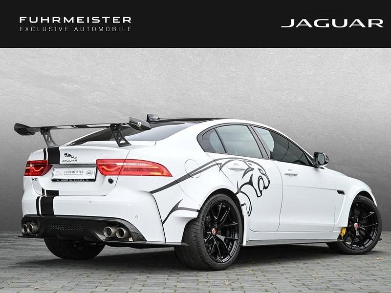 Gebraucht Jaguar XE 600 PS (441 kW) 2019 Fuji white Limousine