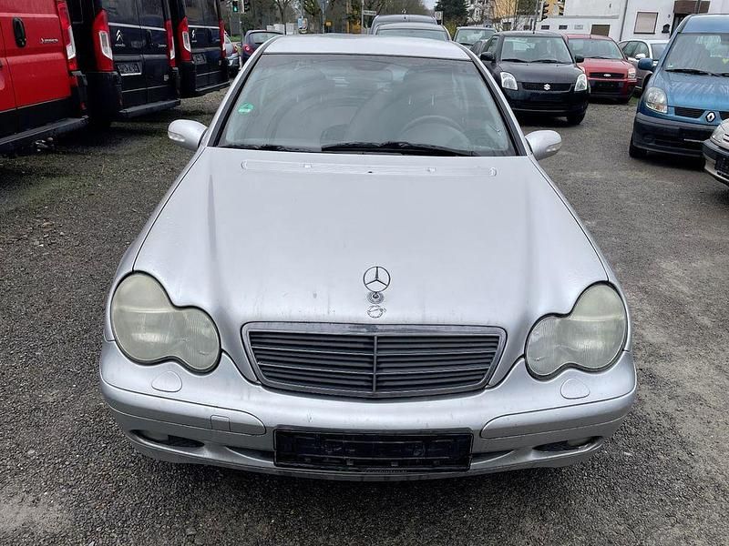 Gebraucht Mercedes C220 Classic 143 PS (105 kW) 2002 Silber Limousine