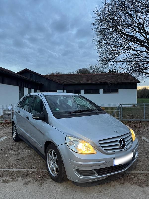 Grau Gebraucht 2006 Mercedes B180 Van / Kleinbus | 3.000 € (Guter Preis) - Bild 1/4