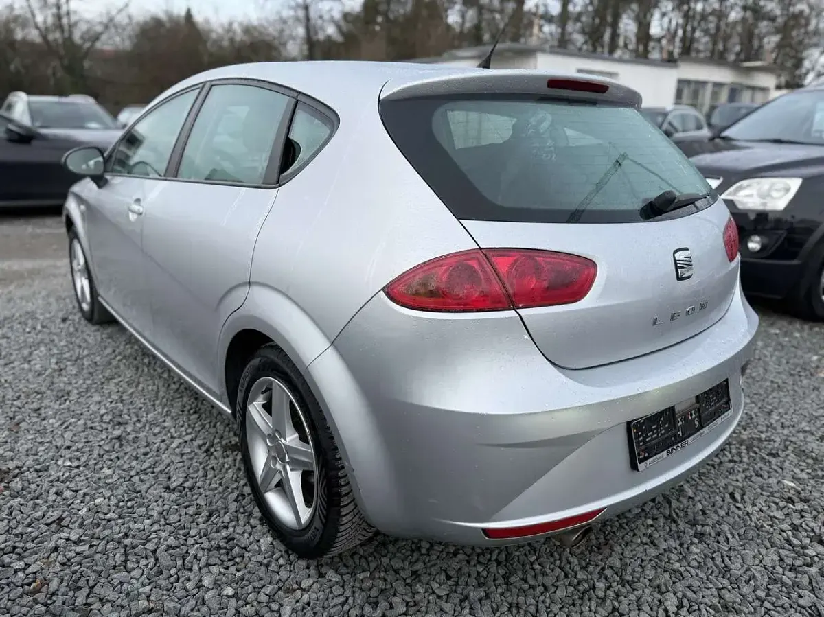 Gebraucht Seat Leon Reference 105 PS (77 kW) 2011 "estrella" silber Kleinwagen