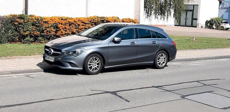 Grau Gebraucht 2015 Mercedes CLA200 Coupé | 18.000 € (Guter Preis) - Bild 1/4