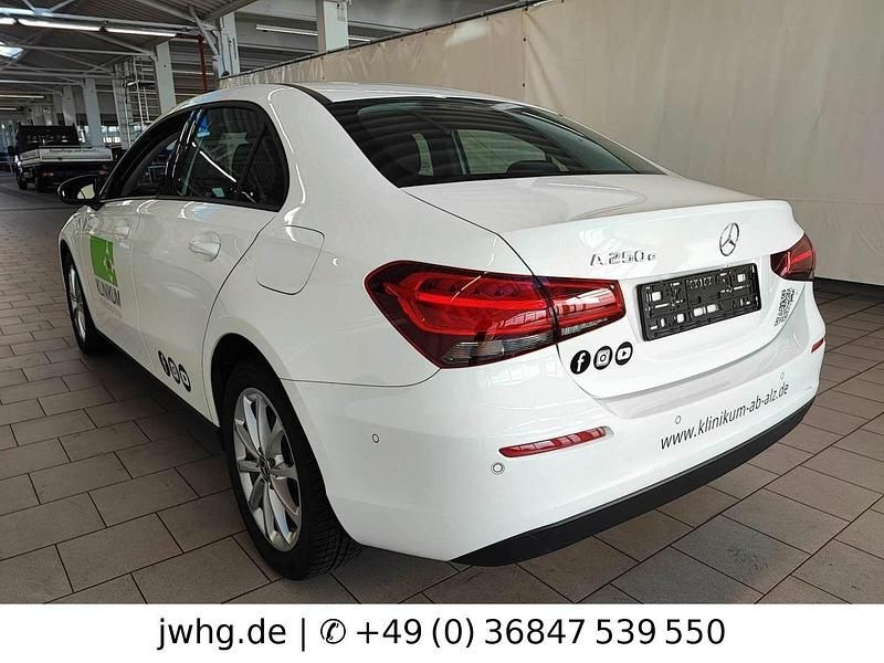 Gebraucht Mercedes A250 218 PS (160 kW) 2022 Weiß Limousine