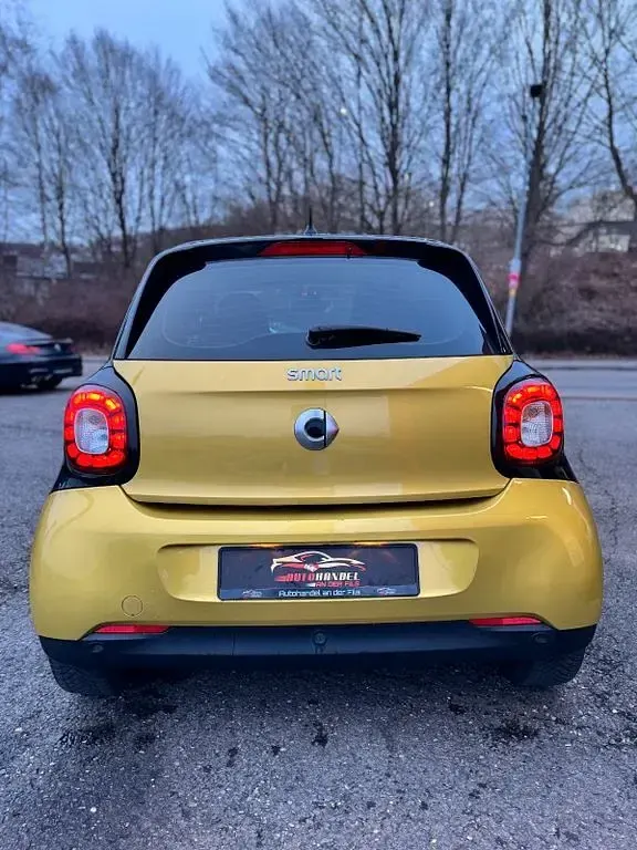 Używany Smart ForFour Passion 71 KM (52 kW) 2015 Złoty Hatchback
