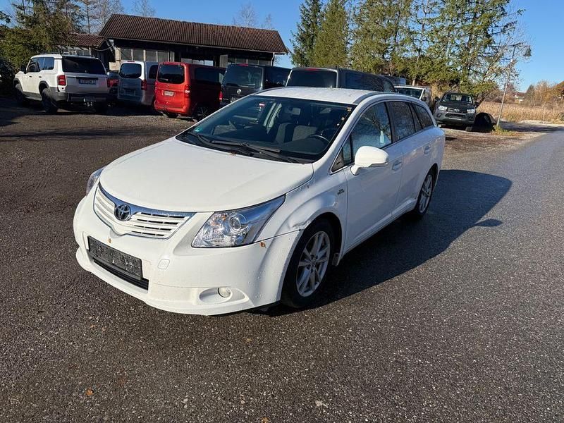 Weiß Gebraucht 2011 Toyota Avensis Edition Kombi | 2.490 € (Guter Preis) - Bild 1/4