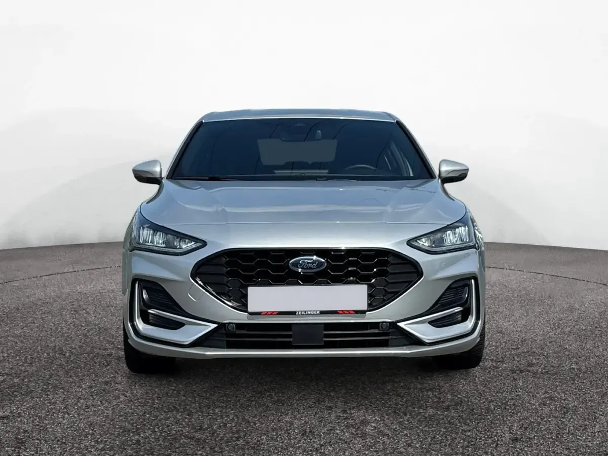 Gebraucht Ford Focus ST-Line 125 PS (91 kW) 2025 Moondust silver Limousine