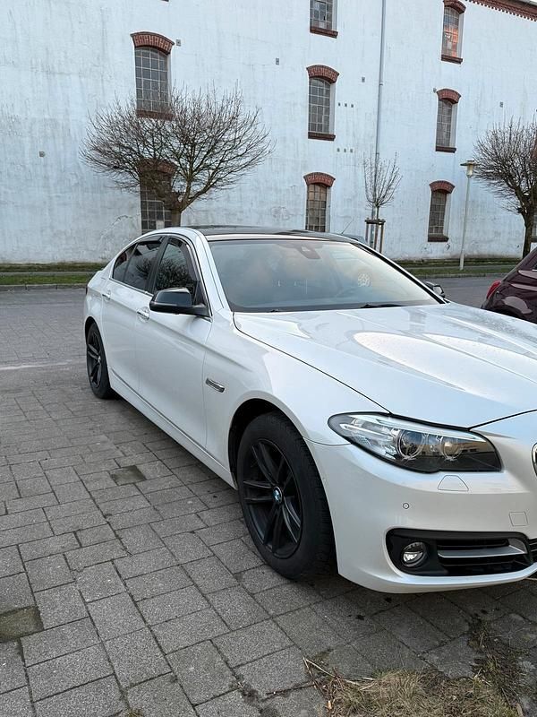 Gebraucht BMW 520 184 PS (135 kW) 2013 Weiß Limousine