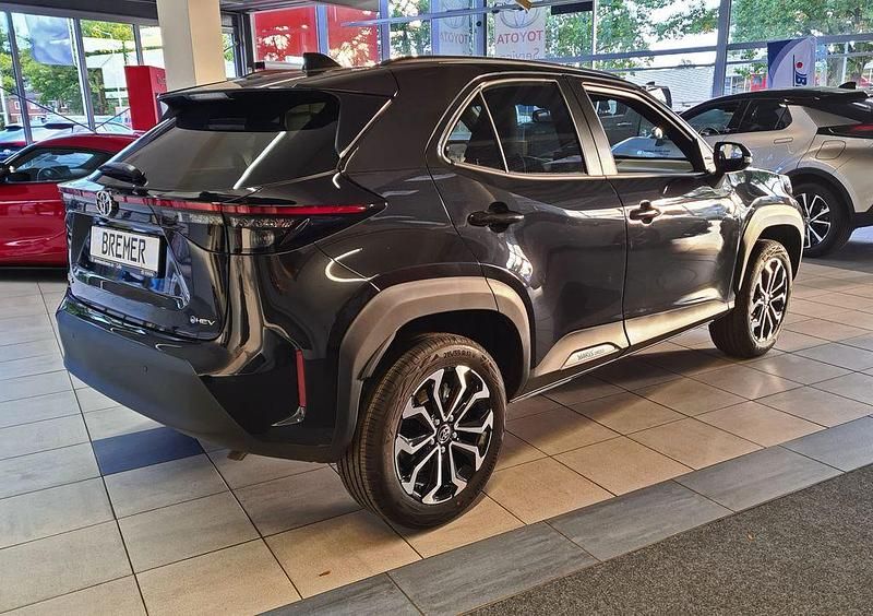 Neu Toyota Yaris Cross 92 PS (67 kW) 2025 Schwarz SUV