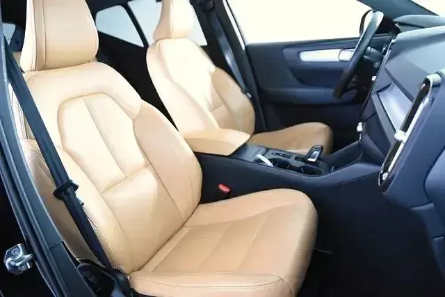 Gebraucht Volvo XC40 Momentum 150 PS (110 kW) 2019 Schwarz SUV