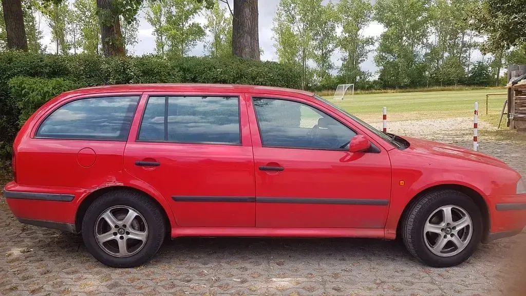 Gebraucht Skoda Octavia 101 PS (74 kW) 1999 Rot Kombi
