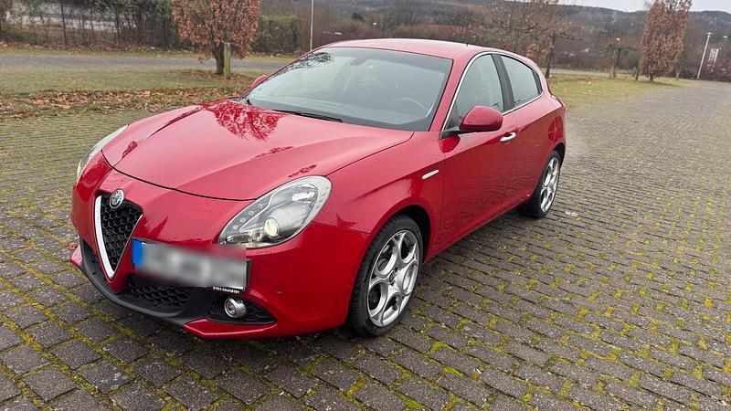Rot Gebraucht 2018 Alfa Romeo Giulietta Kleinwagen | 16.300 € (Fairer Preis) - Bild 1/4