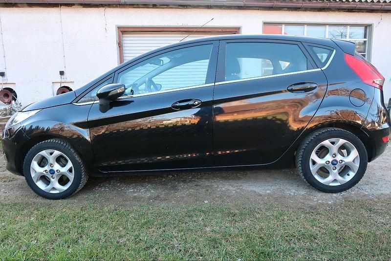 Gebraucht Ford Fiesta 82 PS (60 kW) 2011 Schwarz Kleinwagen