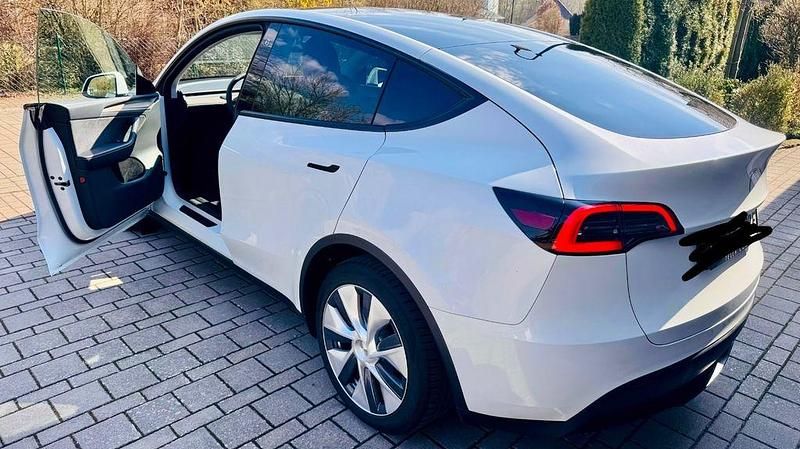 Gebraucht Tesla Model Y Standard Range 216 kW (295 PS) 2023 Weiß SUV