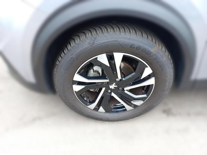 Gebraucht Peugeot 2008 Allure 131 PS (96 kW) 2023 Metfa artense silber SUV