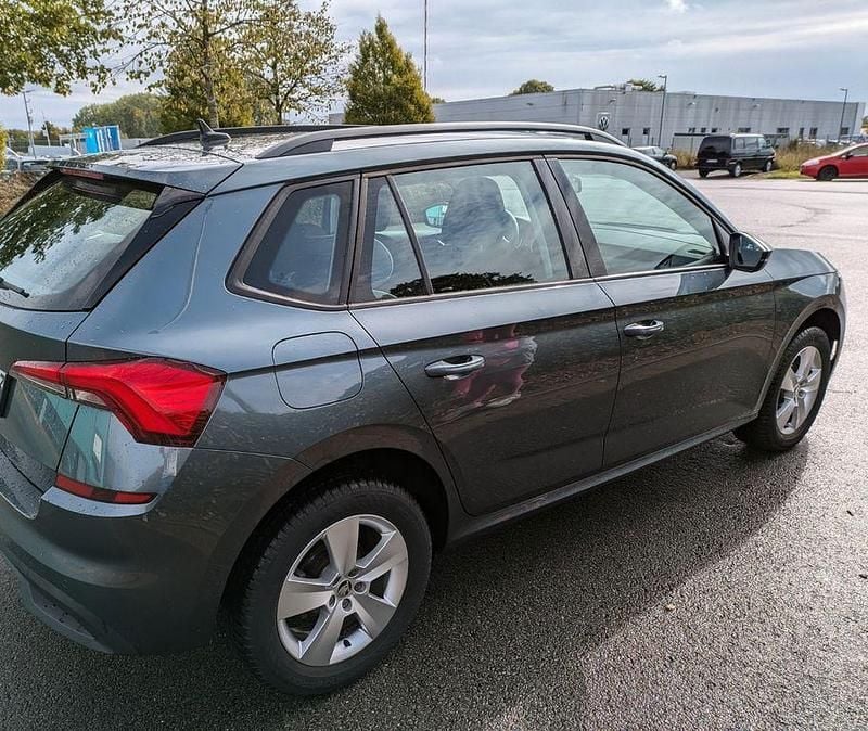 Grau Gebraucht 2020 Skoda Kamiq Active SUV | 14.200 € (Superpreis) - Bild 1/3