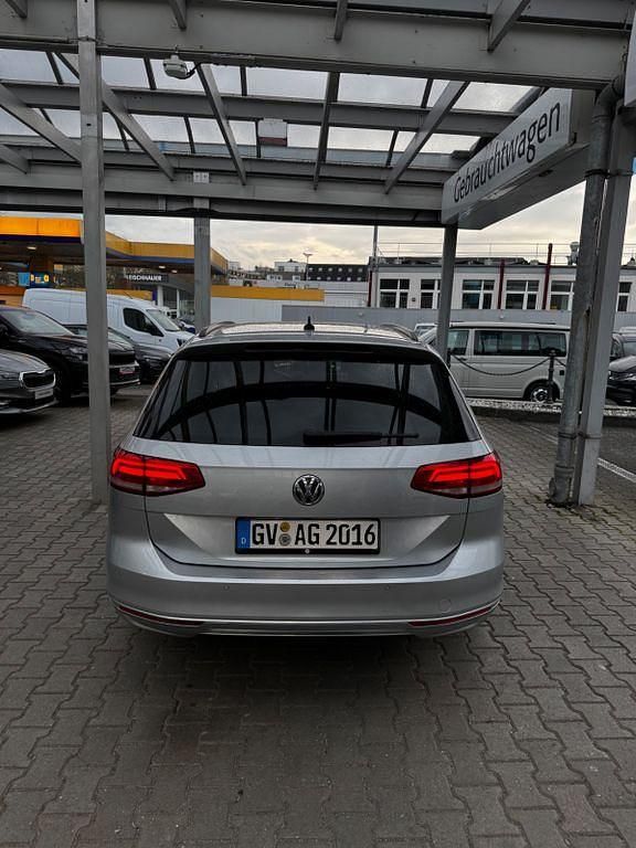 Gebraucht VW Passat Comfortline 120 PS (88 kW) 2018 Silber Kombi