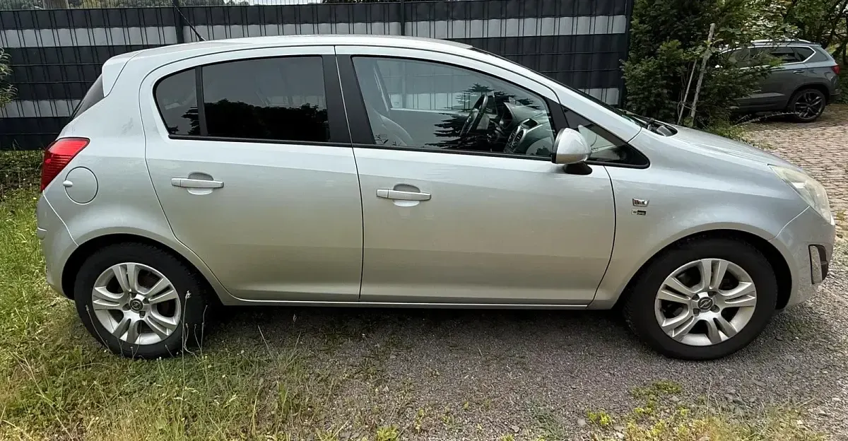Gebraucht Opel Corsa Edition 87 PS (63 kW) 2012 Silber Kleinwagen