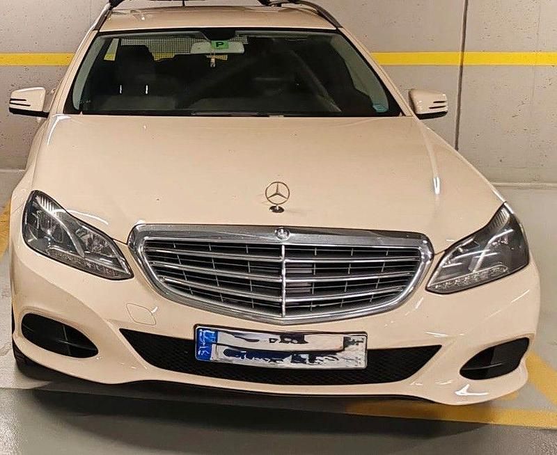 Gelb Gebraucht 2013 Mercedes E200 Limousine | 6.900 € (Teuer) - Bild 1/4
