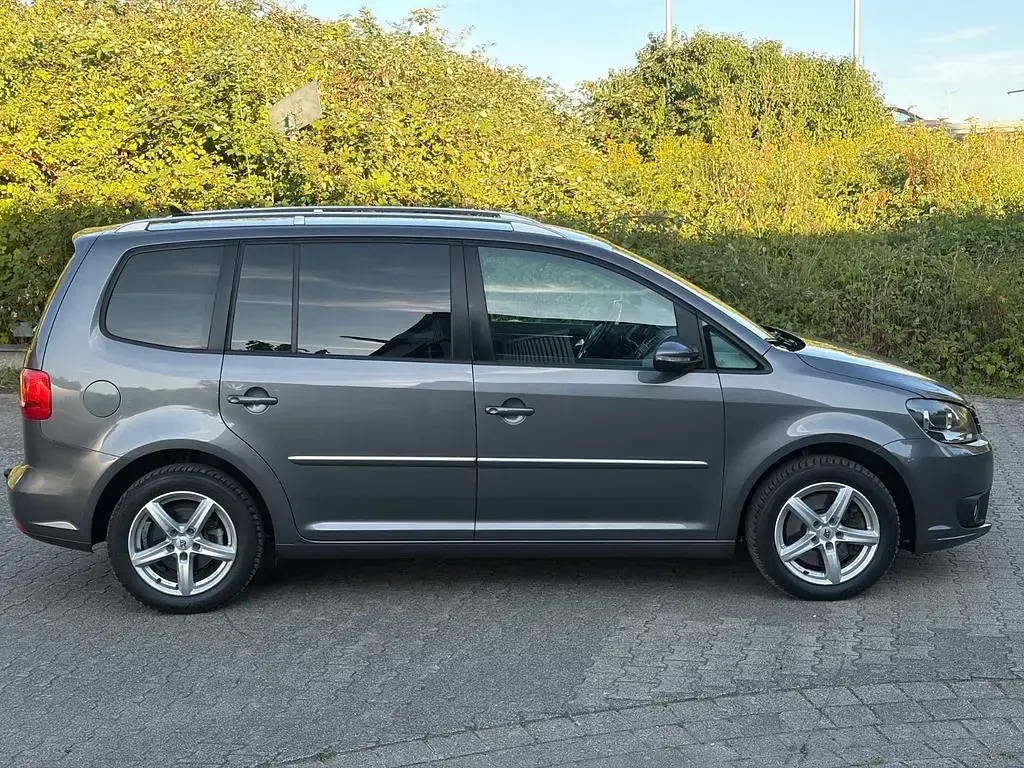 Gebraucht VW Touran Highline 140 PS (102 kW) 2011 Grau Van / Kleinbus