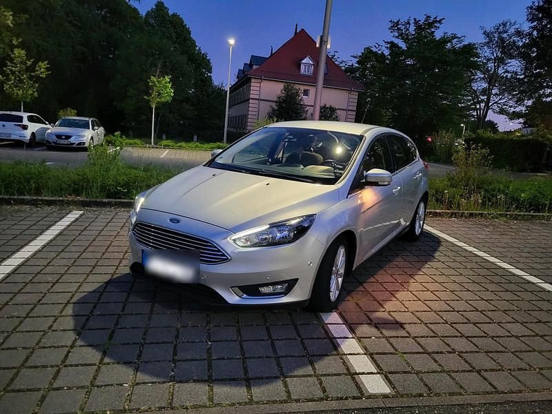 Gebraucht Ford Focus 125 PS (91 kW) 2015 Grau Limousine