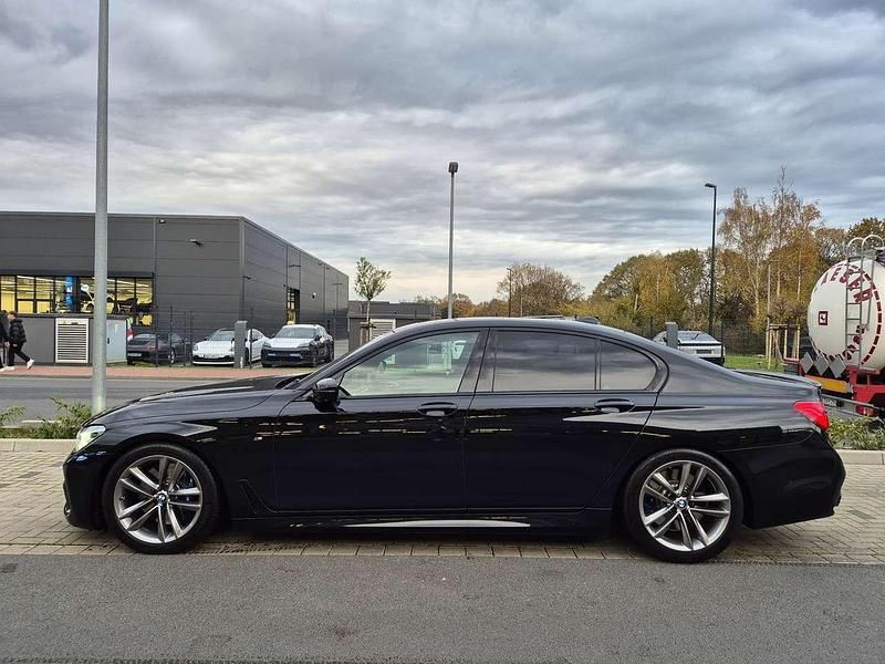 Second-hand BMW 750 449 CP (330 kW) 2016 Berlinǎ