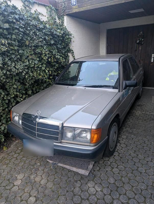 Gebraucht Mercedes 190 72 PS (52 kW) 1989 Beige Limousine