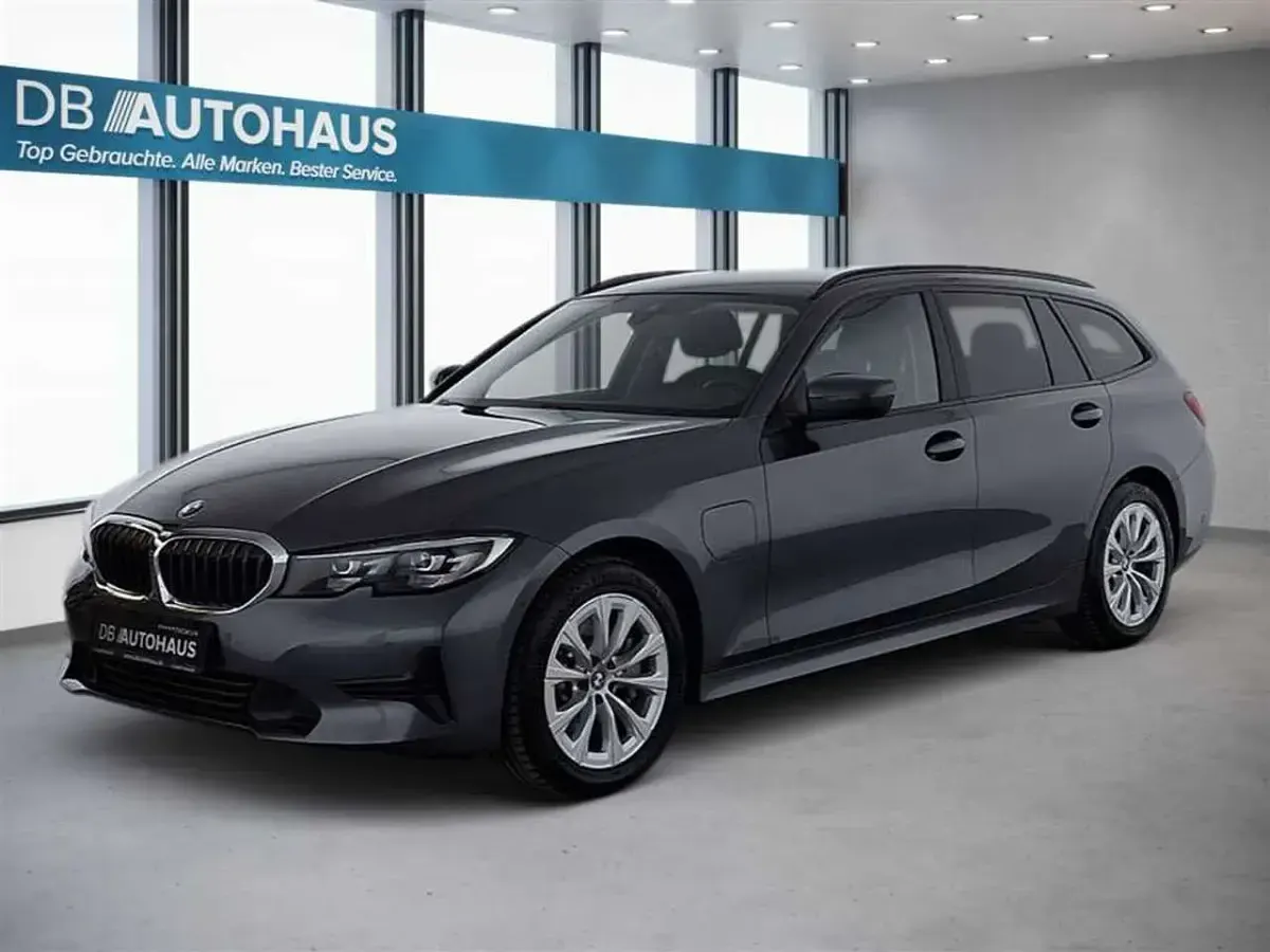 Gebraucht BMW 330e Advantage 292 PS (214 kW) 2021 Kombi