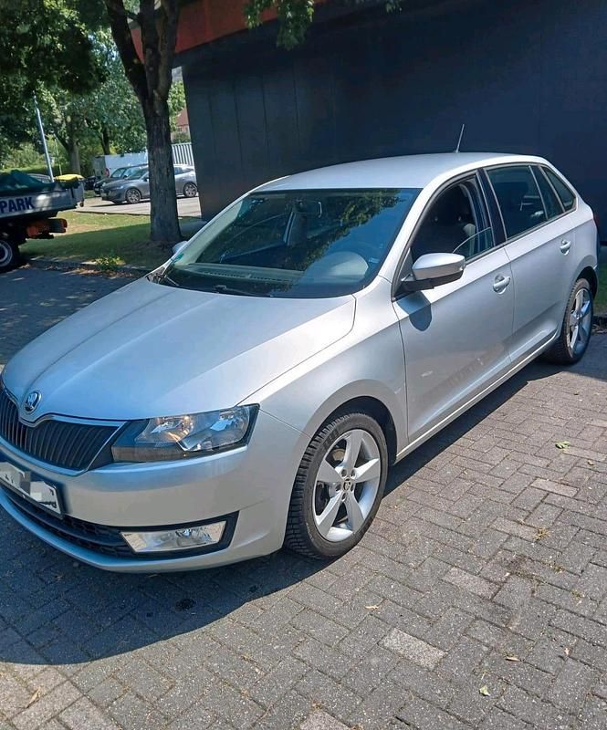 Silber Gebraucht 2016 Skoda Rapid Kombi | 8.450 € (Fairer Preis) - Bild 1/4