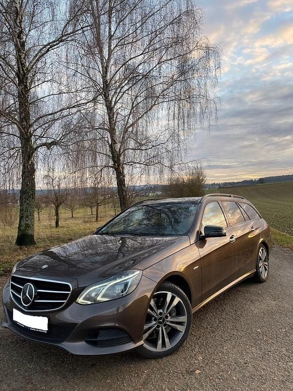 Braun Gebraucht 2015 Mercedes E350 Edition Kombi | 12.850 € (Superpreis) - Bild 1/4