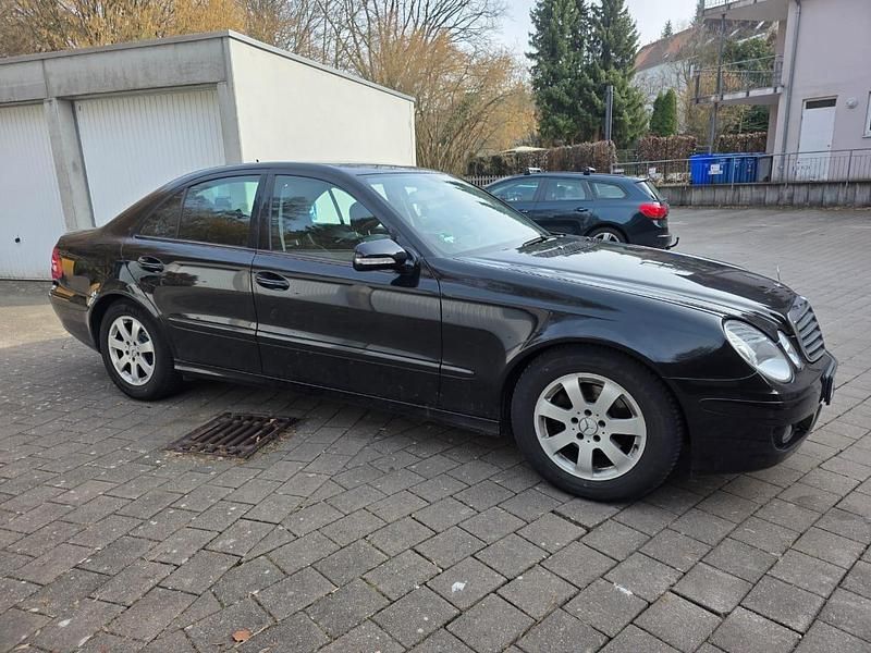 Usata Mercedes E200 184 CV (135 kW) 2006 Nero Berlina