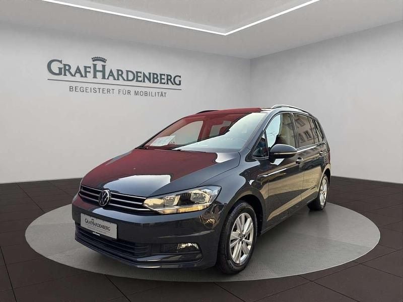 Uranograu Gebraucht 2021 VW Touran Comfortline Van / Kleinbus | 21.777 € (Fairer Preis) - Bild 1/4