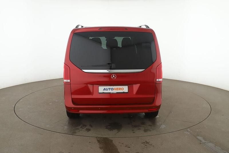 Gebraucht Mercedes V220 Edition 163 PS (119 kW) 2023 Rot Van / Kleinbus