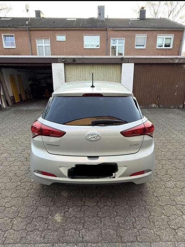 Gebraucht Hyundai i20 Passion 101 PS (74 kW) 2018 Grau Kleinwagen