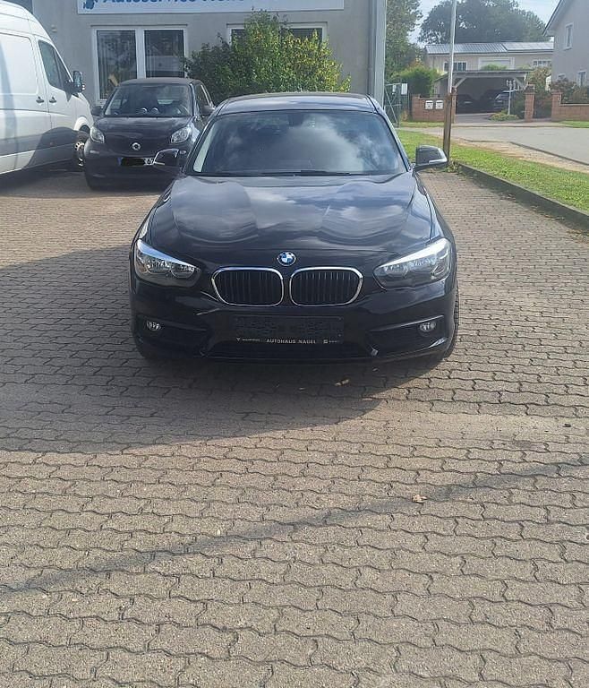 Schwarz Gebraucht 2017 BMW 118 Kleinwagen | 11.999 € (Guter Preis) - Bild 1/4