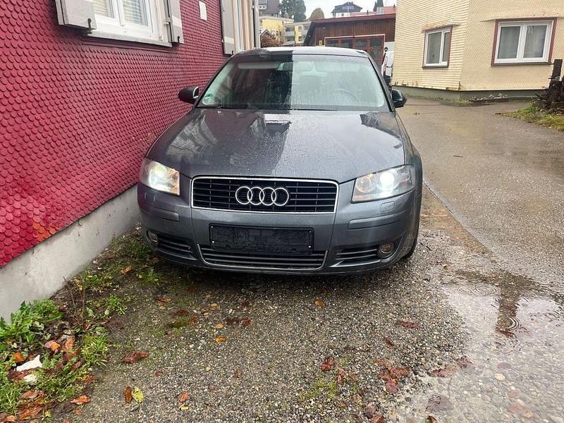 Grau Gebraucht 2004 Audi A3 S-Line Limousine | 1.120 € - Bild 1/4